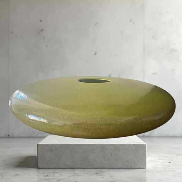 Global Views Ceramic Disc Green Vase Made Portugal Sculptural Modern Decor EUC - Picture 2 of 6